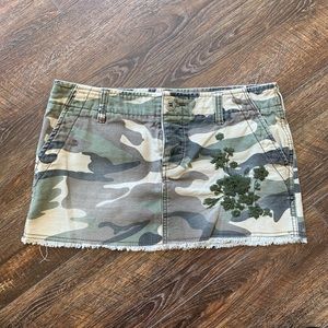 Roxy camo mini skirt with embroidery